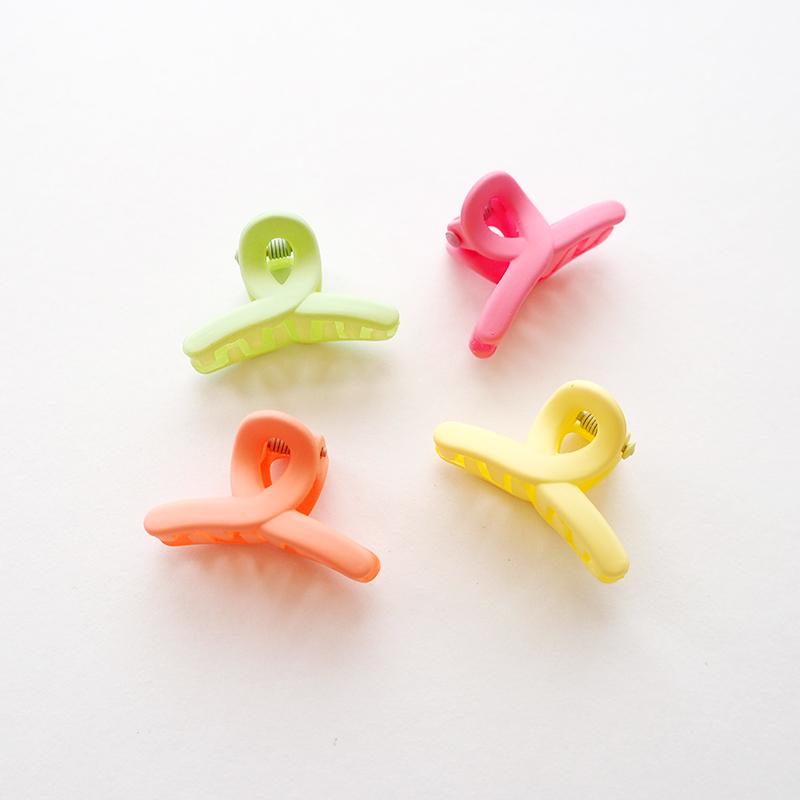 BLAZE（手芸） 4個入り バンスクリップ ミニ マットカラー 4色