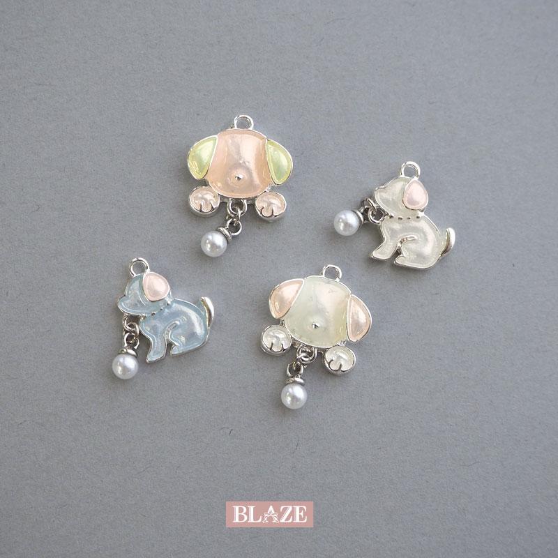 中古　チャーム　のみ　レトロ　シルバーカラー　刻印無　犬　擬人化　中世風　変色有 DOG CHARM – Gris