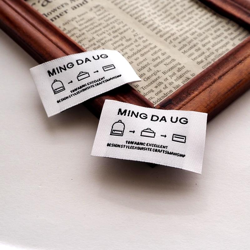 BLAZE ハンドメイド タグ 刺しゅう ホワイト ブルー シンプル 英字