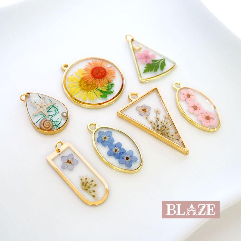 BLAZE カン付き チャーム ゴールド フレーム フラワー 貝殻 花 ドライ