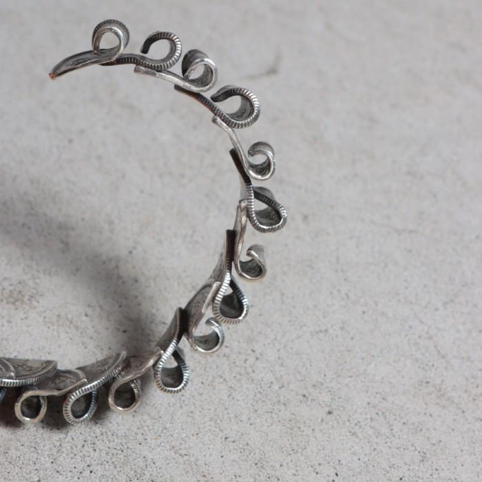 VIVIFY ビビファイ シルバー バングル ブレスレット 50 Sen Coins Half-Coin Wave Bangle | VIVIFY | 10