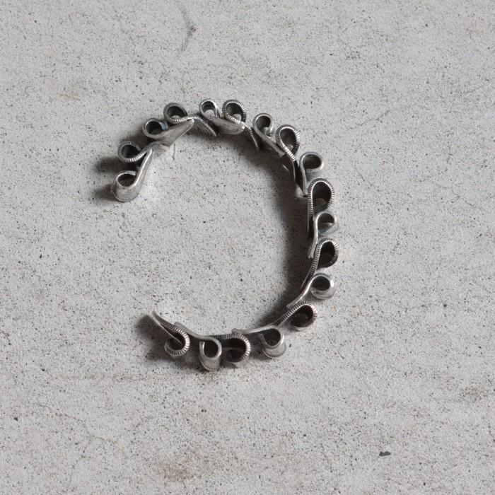 VIVIFY ビビファイ シルバー バングル ブレスレット 50 Sen Coins Half-Coin Wave Bangle | VIVIFY | 09