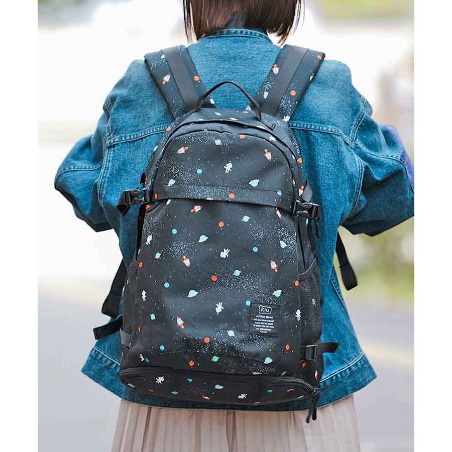 kiu キウ コラボ ブルーブルーエ リュック 鞄 レディース 大容量 撥水 防水 A4 ストロベリー フラワーキャット キツネ 宇宙  KiU600Dバッグパックの画像
