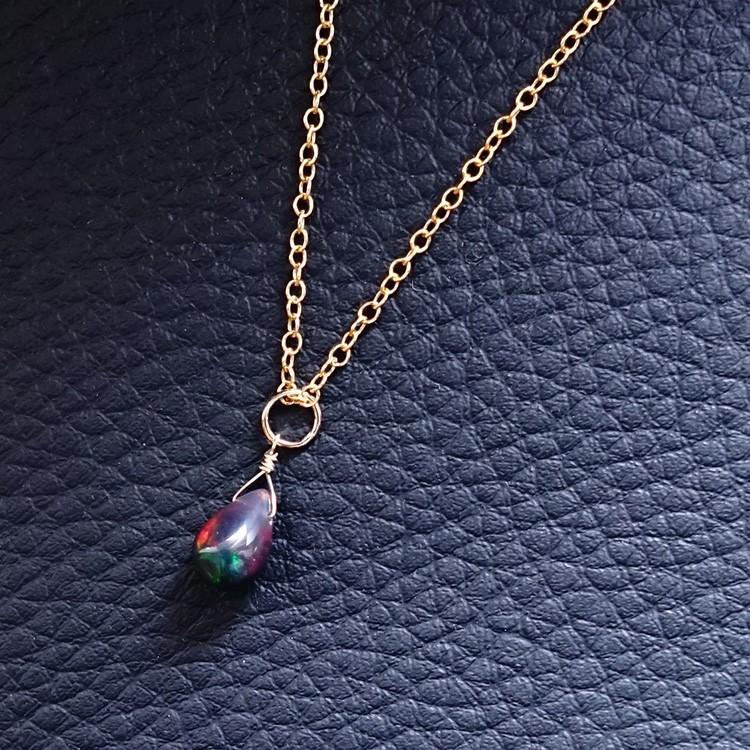 天然石 ペンダント ブラックオパール ドロップ 幸運 虹色 明るい石 ワンポイント 可愛い ネックレス レディース メンズ パワーストーン ギフト プレゼント