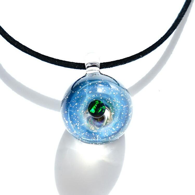 宇宙 の ガラス ペンダント 強運を呼び込む オパール ＆ ギベオン隕石 銀河 惑星 ネックレス お守り ハンドメイド 宇宙ガラス レディース メンズ 送料無料 そら ガラス ギベオン隕石 IQ1477408706(13640円)