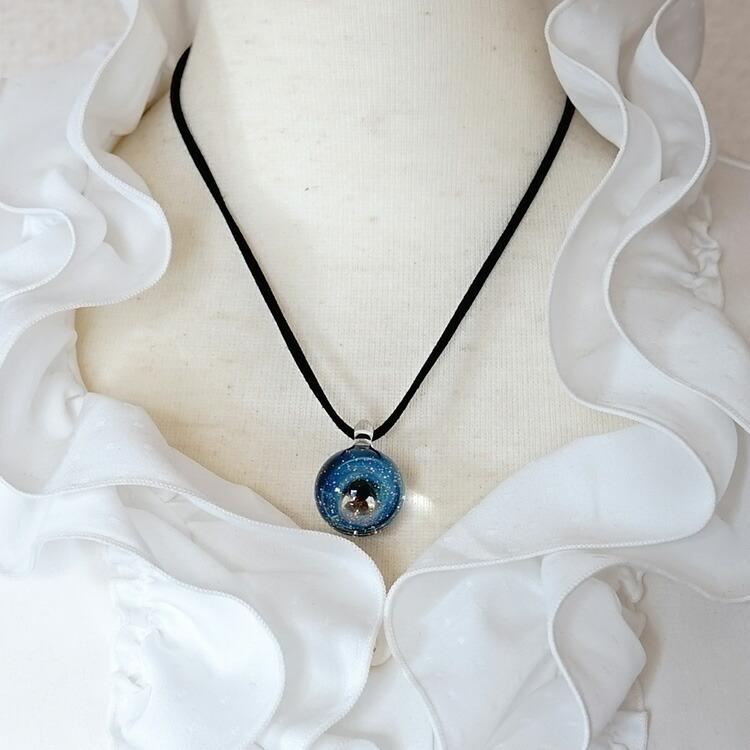 宇宙 の ガラス ペンダント 強運を呼び込む オパール ＆ ギベオン隕石 銀河 惑星 ネックレス お守り ハンドメイド 宇宙ガラス レディース メンズ 送料無料 そら ガラス ギベオン隕石 IQ1477408706(13640円)