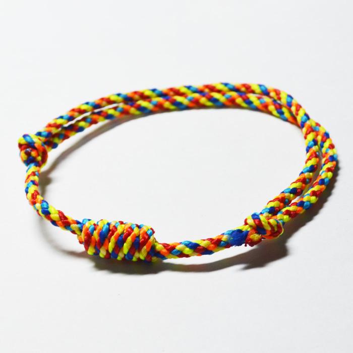 サイシン ミサンガ マルチカラー フリーサイズ チャーム お守り タイ