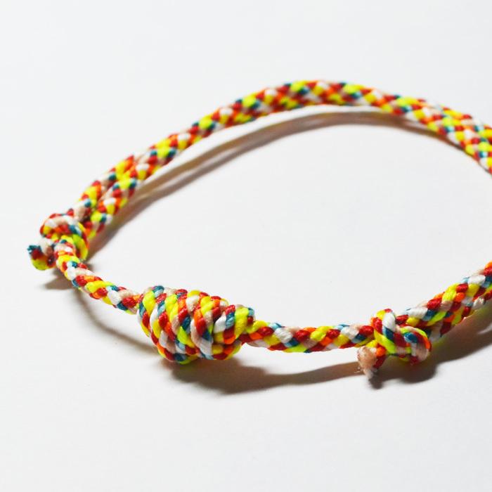 サイシン ミサンガ マルチカラー フリーサイズ チャーム お守り タイ