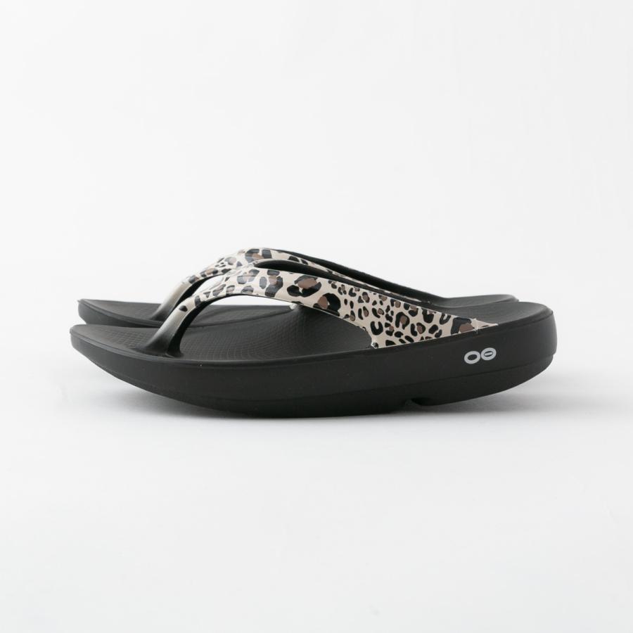 OOFOS（ウーフォス） ウーララ リカバリーサンダル LEOPARD レオパード