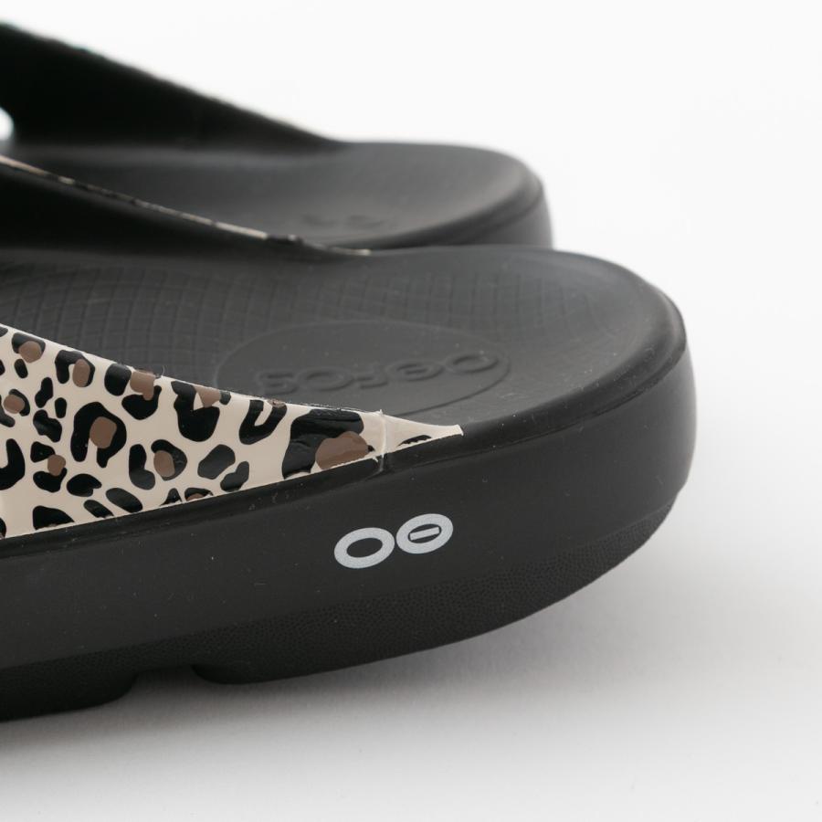 OOFOS（ウーフォス） ウーララ リカバリーサンダル LEOPARD レオパード