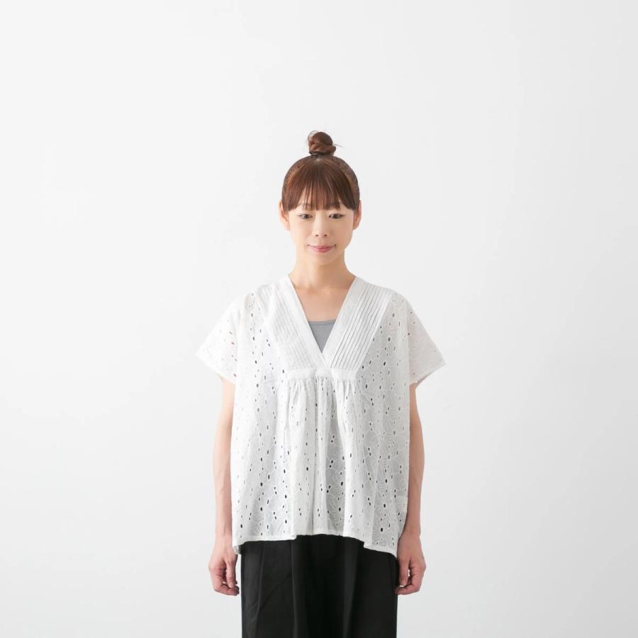 SOIL（ソイル） V-NECK PINTUCK FRENCH SLEEVE SHIRT ヘムラ 刺繍 V