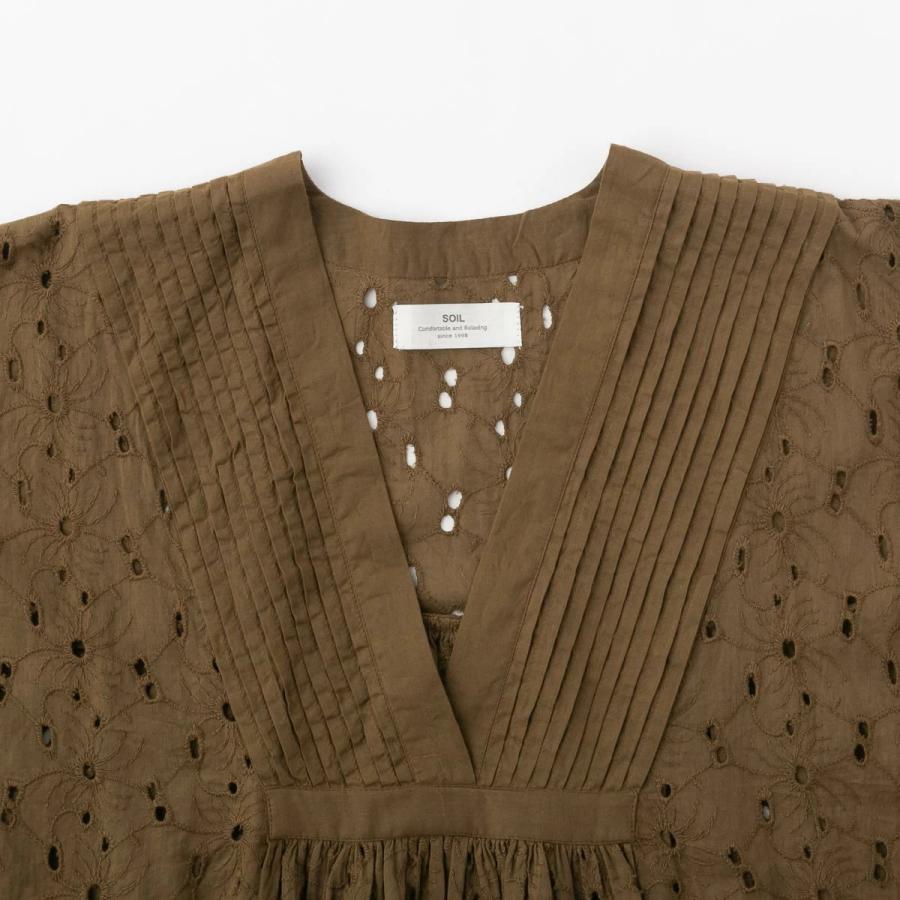 SOIL（ソイル） V-NECK PINTUCK FRENCH SLEEVE SHIRT ヘムラ 刺繍 V