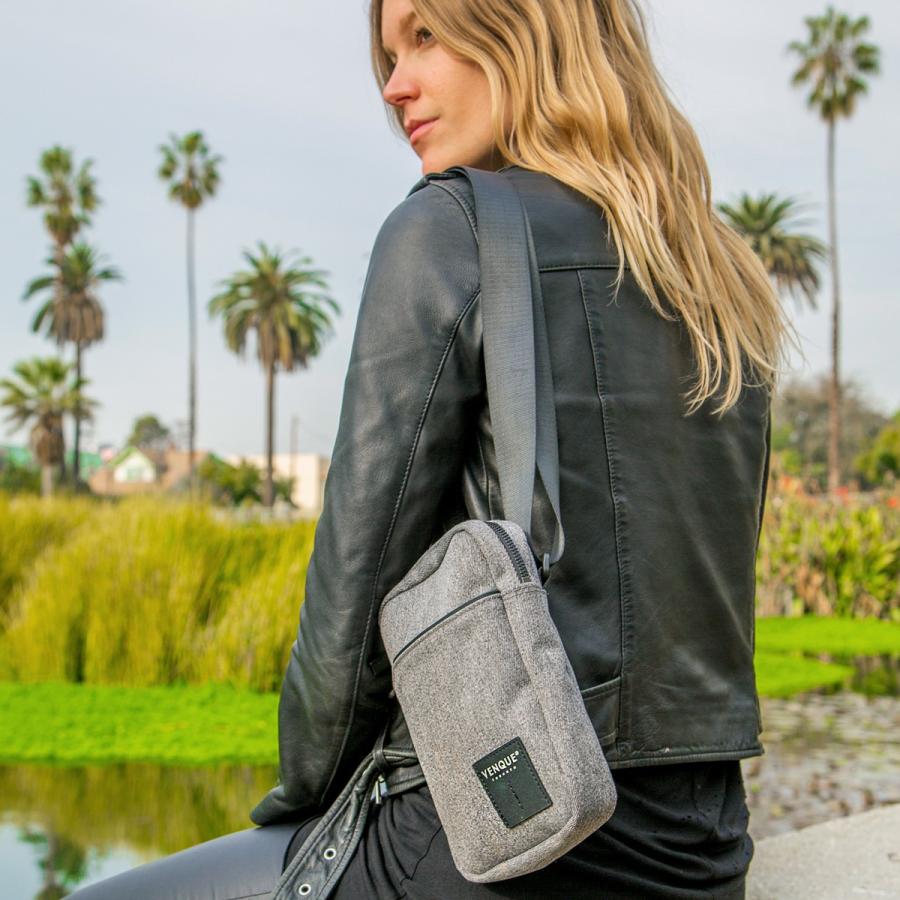 ボディバッグ レディース 斜め掛け メンズ ブランド おしゃれ 斜め掛け 軽量 本革 レザー おしゃれ レザー 30代 代 フェス アウトドア Blueism Vnq Cosmo 革 ショルダーバッグ