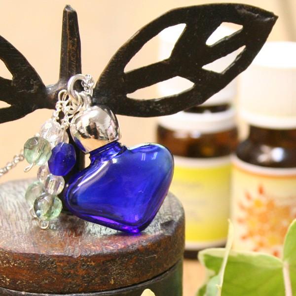 最大95 Offクーポン アロマペンダント ネックレス アロマディフューザー ハート 青 ガラス 天然石