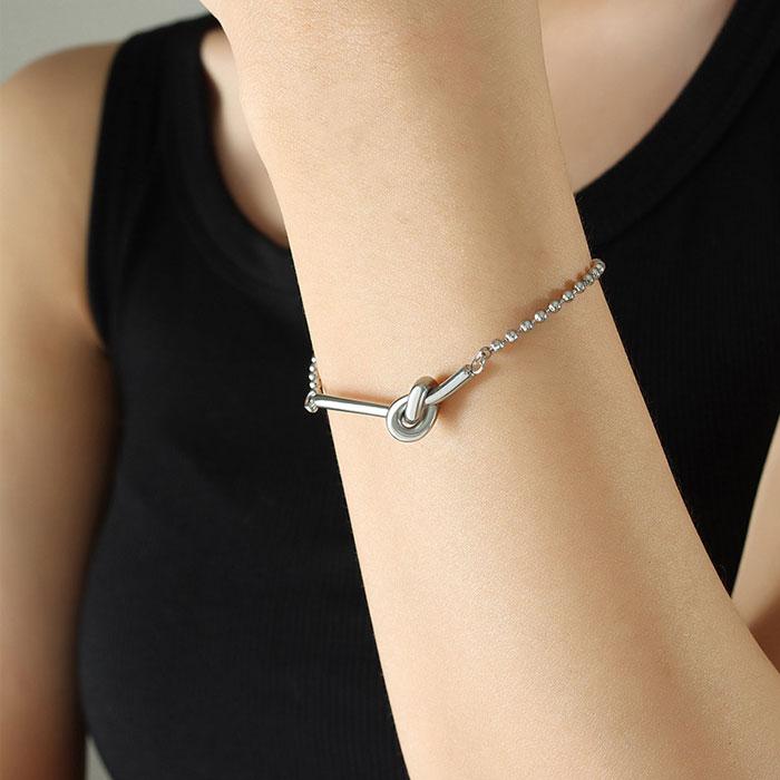 BLUE LEAF（ブルーリーフ） ブレスレット 結び目 ボールチェーン