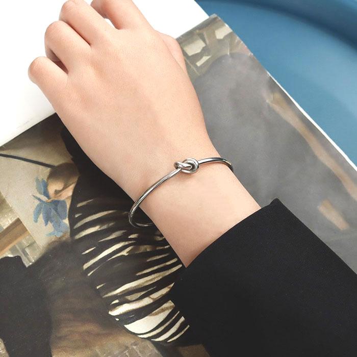 バングル ブレスレット 結び目 ロープ ステンレス ブレス 不規則 k18コーティング ステンレス 大人可愛い 金属アレルギー ニッケルフリー