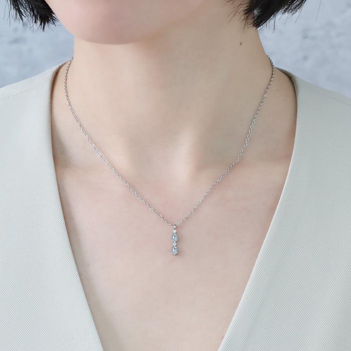BLUE LEAF（ブルーリーフ） ステンレス ネックレス CZダイヤ 4粒