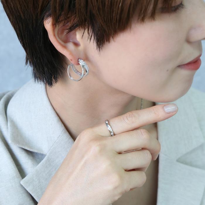 BLUE LEAF（ブルーリーフ） ピアス 2連 ダブルフープ CZダイヤ ライン