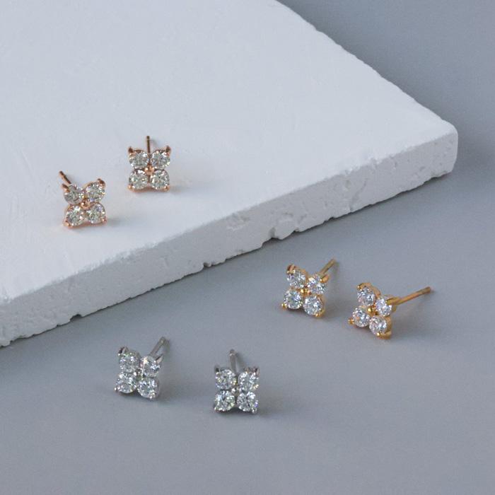 BLUE LEAF（ブルーリーフ） ピアス フラワー 花 四つ葉 小ぶり 小さめ