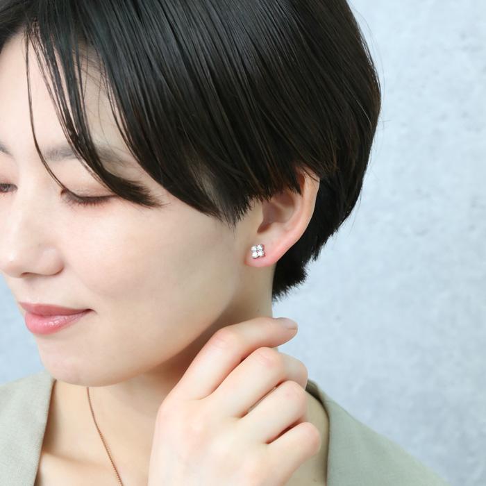 BLUE LEAF（ブルーリーフ） ピアス フラワー 花 四つ葉 小ぶり 小さめ