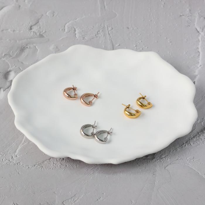BLUE LEAF（ブルーリーフ） ムーンピアス 月型甲丸ピアス ピアス