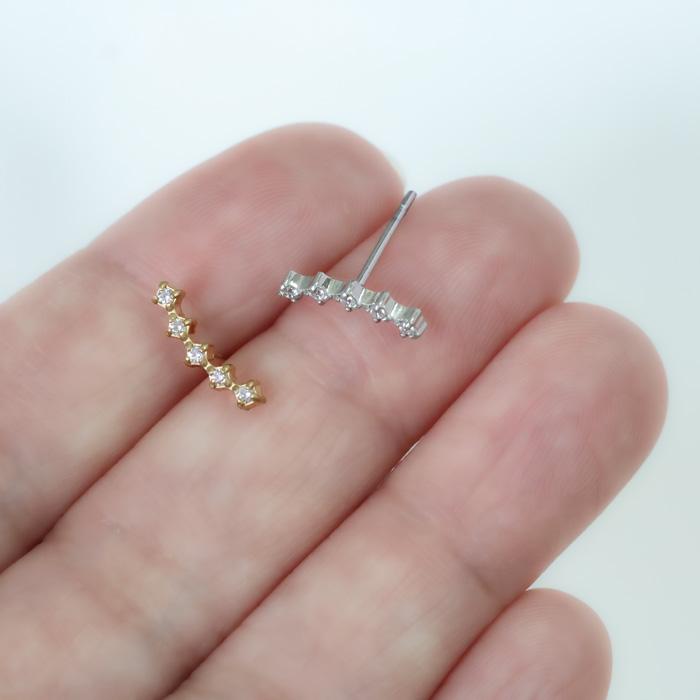 BLUE LEAF（ブルーリーフ） ピアス カーブ CZダイヤ 5個 アーチ 小ぶり