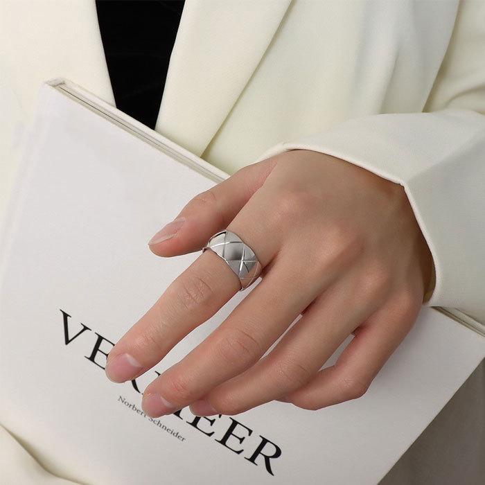 ステンレスリング9号 楽天市場】サージカルステンレス リング 9号の通販