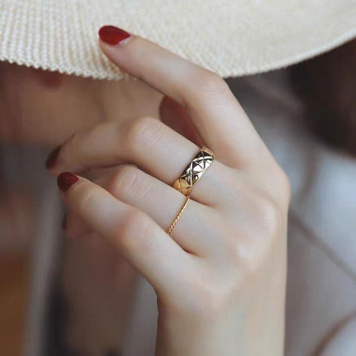 リング 指輪 ツイスト 1.1mm 極細 華奢リング ステンレスリング 安心素材 大人可愛い ジュエリー 金属アレルギー ピンキーリング ファランジリング | BLUE LEAF | 01