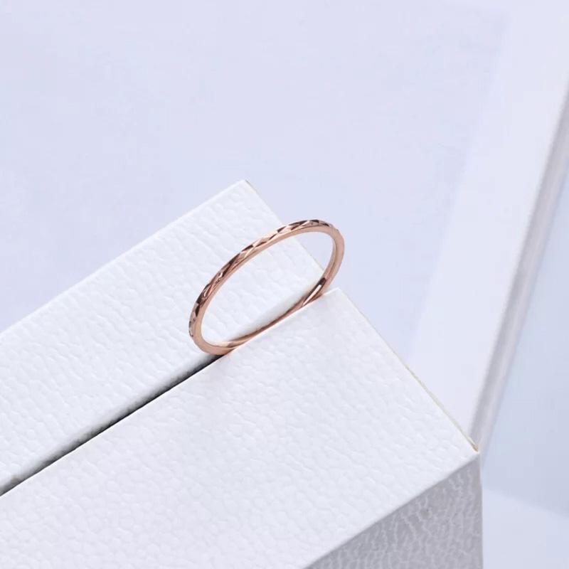 リング 指輪 カット 1mm ステンレス 極細 安心素材 大人可愛い ジュエリー 金属アレルギー ピンキーリング アクセサリー ファランジリング | BLUE LEAF | 18