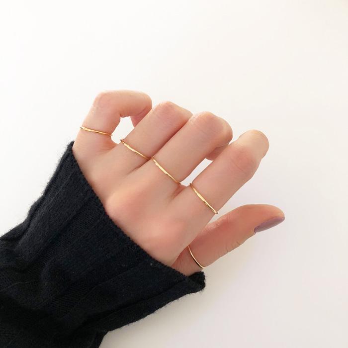 リング 指輪 1mm 極細 華奢リング ステンレスリング 安心素材 大人可愛い ジュエリー 金属アレルギー ピンキーリング ファランジリング | BLUE LEAF | 09