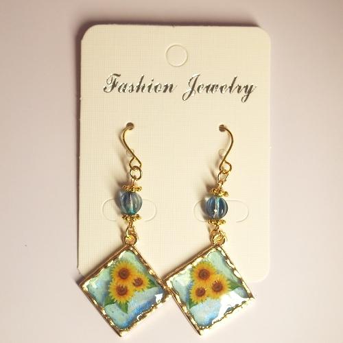 Uvレジン ハンドメイドピアス 向日葵スクエア ライトブルーver イヤリング変更可 Handmade 102 Blue Marble Yahoo 店 通販 Yahoo ショッピング