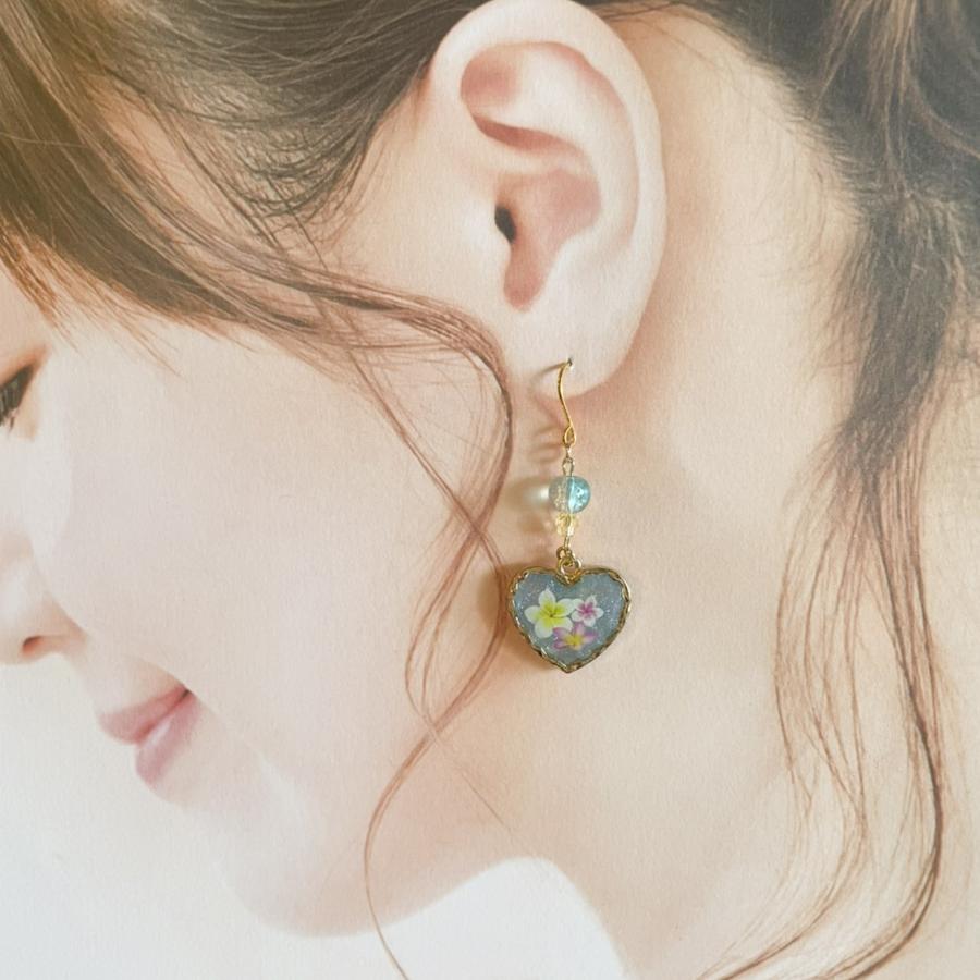 Uvレジン ハンドメイドピアス ゴールドフレーム プルメリア In ハート イヤリング変更可 Handmade 380 Blue Marble Yahoo 店 通販 Yahoo ショッピング