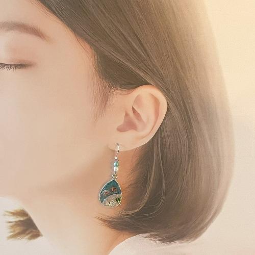 UVレジン ハンドメイドピアス シルバーフレーム 海辺の思い出 ヤドカリ