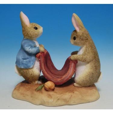 BORDER FINE ARTS The World of Beatrix Potter Peter and Cotton tail | 