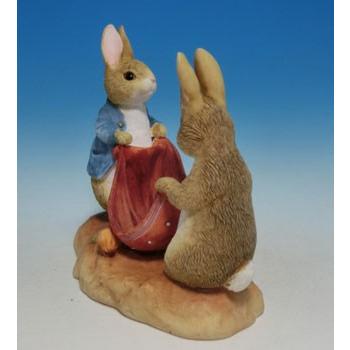 BORDER FINE ARTS The World of Beatrix Potter Peter and Cotton tail |  | 01