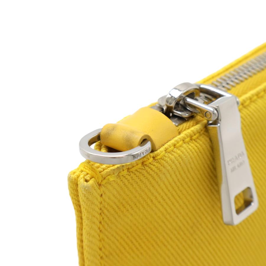 PRADA カナパ ロゴ ポーチ 小物入れ セカンドバッグ ゴールド金具 PRADA（プラダ） エンボスロゴ クラッチバッグ セカンドバッグ ポーチ