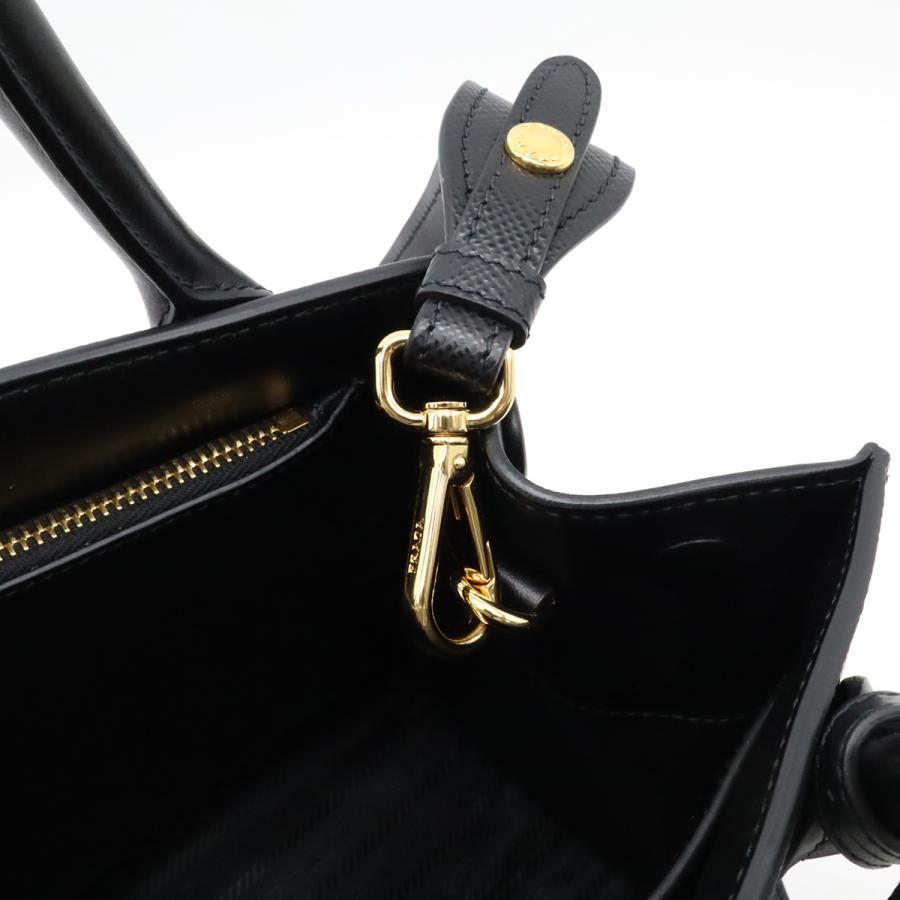PRADA プラダ モノクローム スモールバッグ ハンドバッグ 2WAY ショルダーバッグ サフィアーノ レザー NERO 黒 ブラック ゴールド金具 1BA156 PRADA（プラダ） モノクローム スモールバッグ ハンドバッグ 2WAY