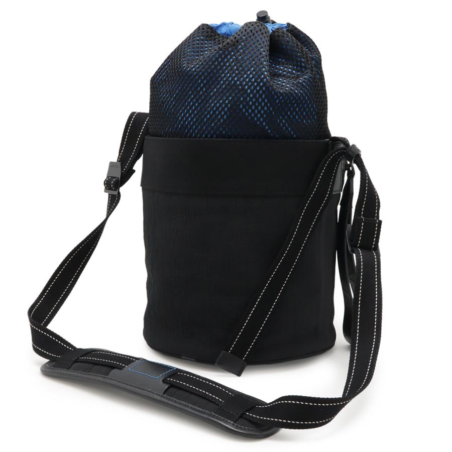 BOTTEGA VENETA ボッテガ ヴェネタ ショルダーバッグ バケツバッグ ドローストリングバッグ 巾着 メッシュ ナイロン ブラック 黒 ブルー | BOTTEGA VENETA | 01