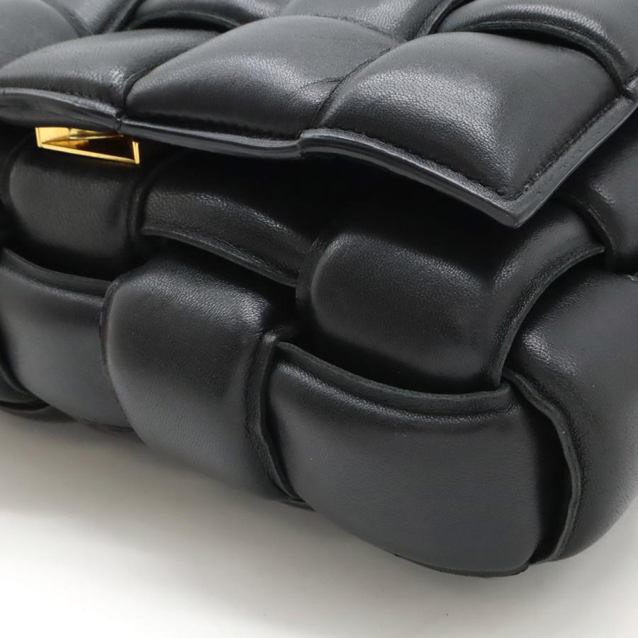 BOTTEGA VENETA ボッテガ ヴェネタ マキシ イントレチャート パデッド カセット ショルダーバッグ ポシェット レザー ブラック | BOTTEGA VENETA | 02