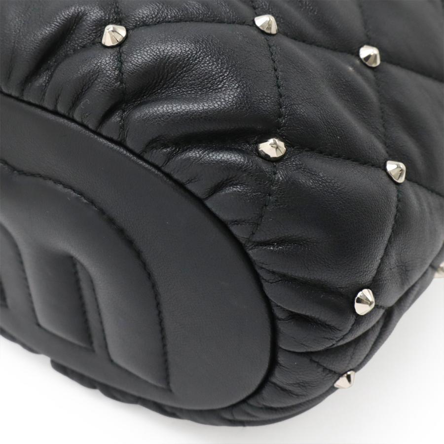 MIU MIU レザー ゴールドスタッズ キルティング ショルダーバッグ MIU