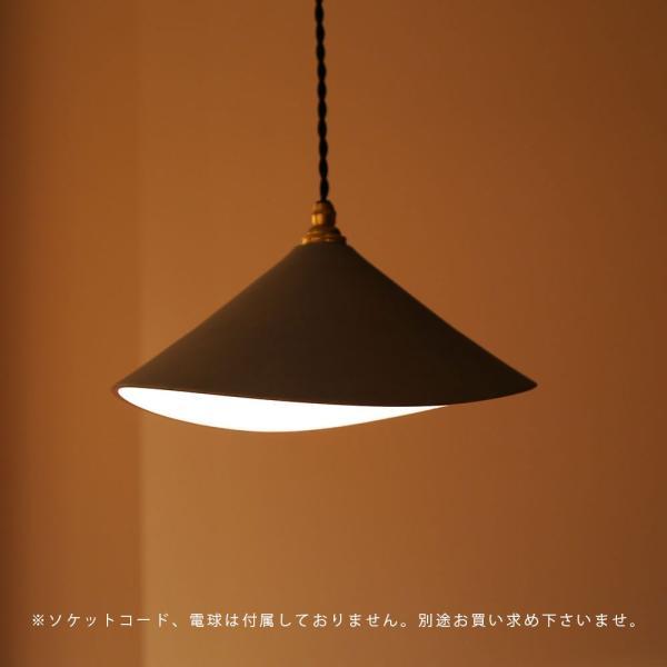 3RD CERAMICS(サードセラミックス) / ランプシェード　グレー | lamp shade/照明/ペンダントライト/美濃焼 | 115932     商品情報    岐阜県多治見市の陶磁器作家チーム3RD CERAMICSによるランプシェード。美しい曲線を描いたフォルムと陶器ならではの優 TMF1305961624(12100円)