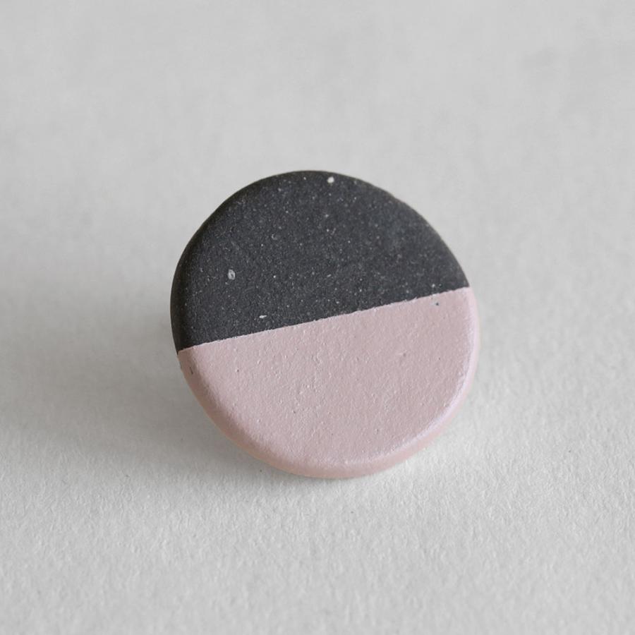 POINT / HALF-pierce(black/pink)【メール便可 5点まで】【ポイント/ハーフ/ピアス/アクセサリー/塗装/ブラック/ピンク】[114309 |  | 01