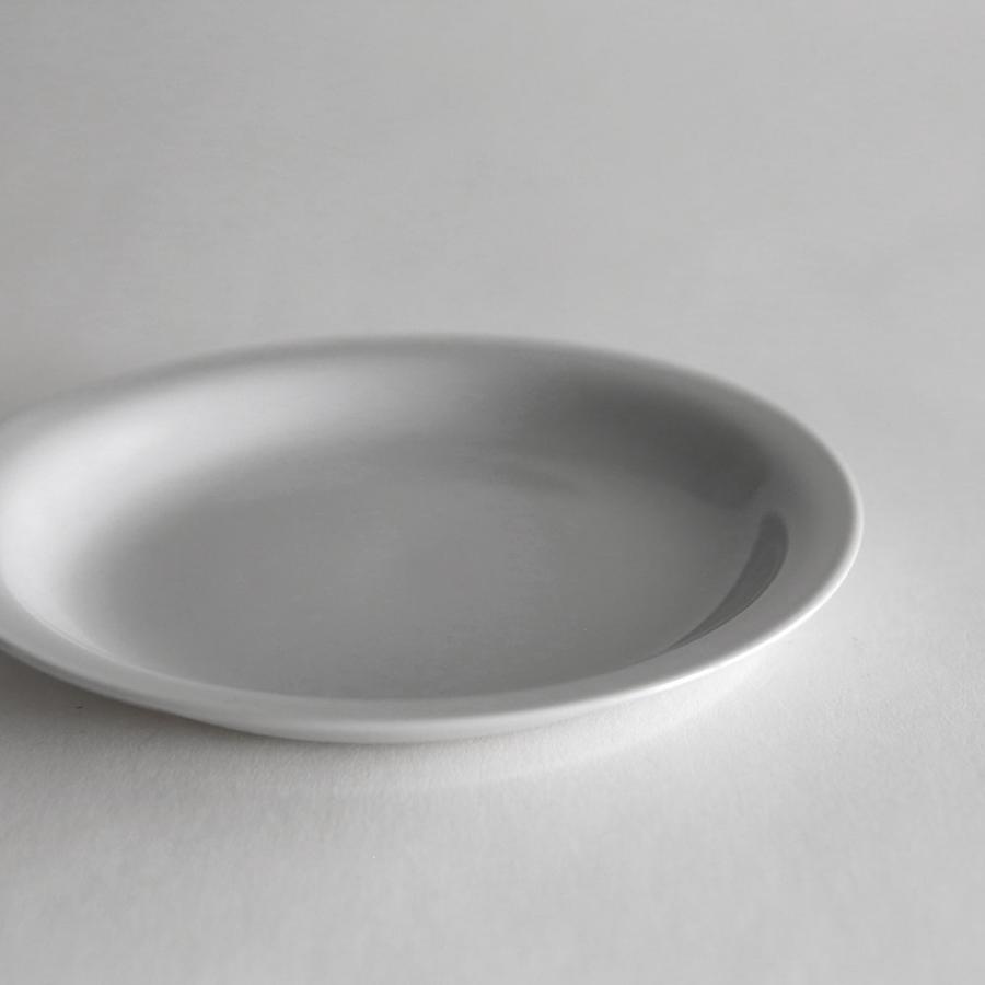 1616/arita japan / CMA "Clay" Soft Flat 150(Earth Grey) | CMA Clay collection/Cecilie Manz/セシリエマンツ/有田焼/プレート/皿 | 118630 | 1616 / arita japan | 04