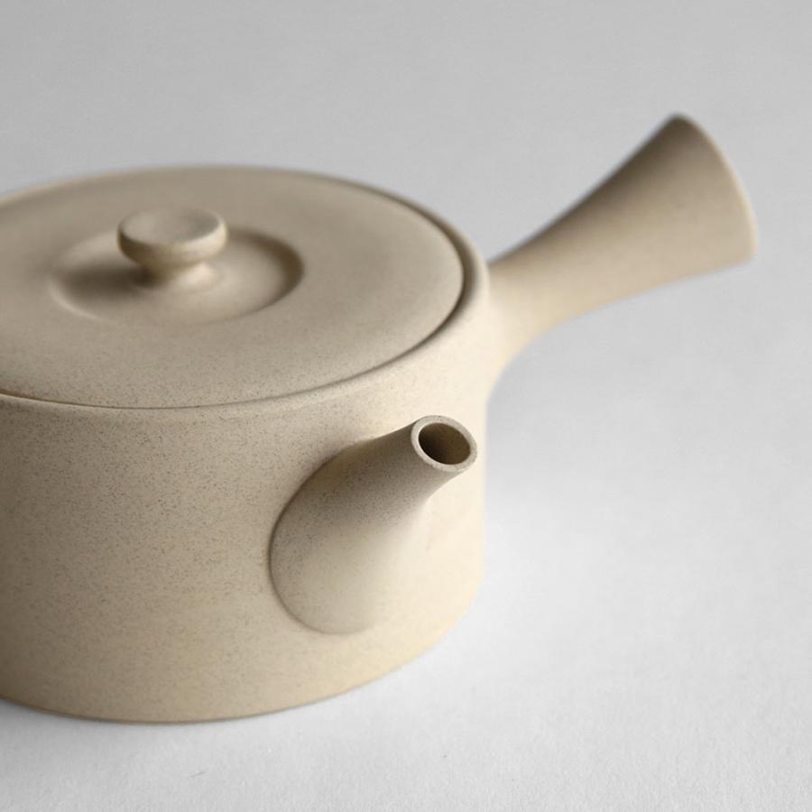 JINSUI / IROIRO 02(Beige) | 急須 常滑焼き お茶 日本六古窯 イロイロ 人水 茶器 ギフト | 118011 |  | 02
