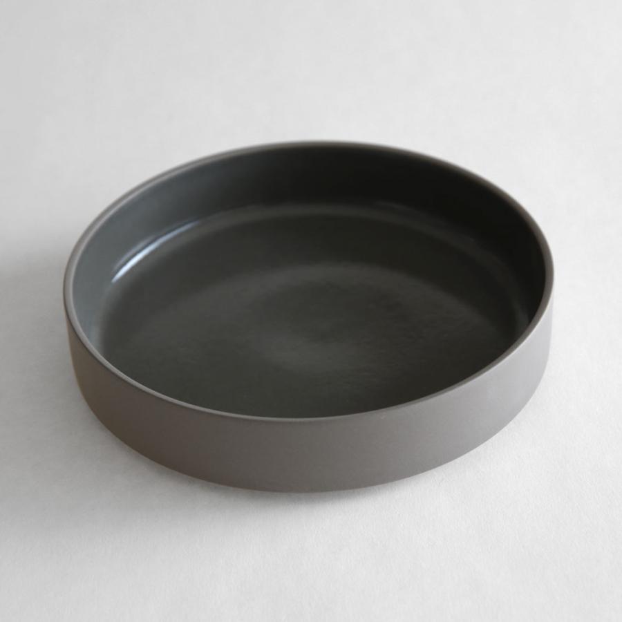 HASAMI PORCELAIN[ハサミポーセリン] / THE GREY COLLECTION HDG109 / Shallow Bowl 185×37mm (Dark Grey) | シャローボウル グレーコレクション | 117793 |  | 02