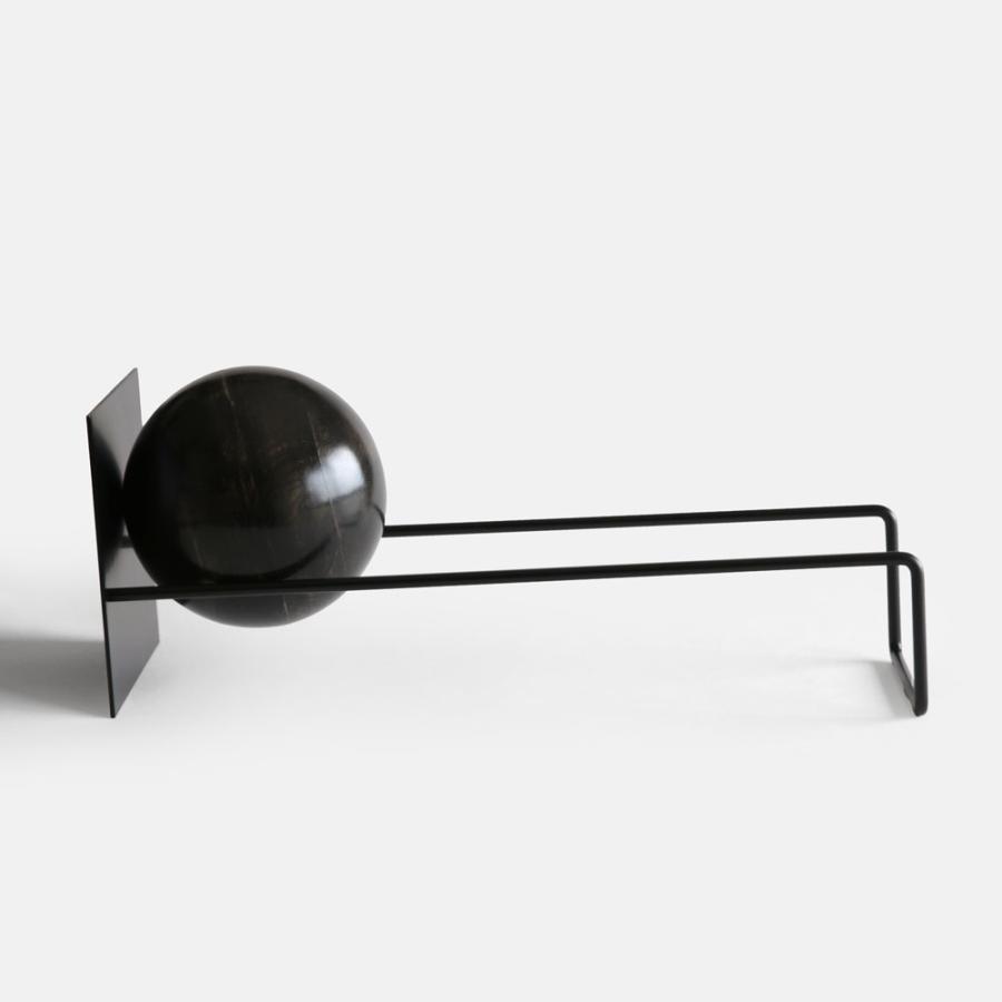 HERE by DETAIL / Slope Bookend (Black)｜ブラック スロープブックエンド ヒアーバイディテール 本棚 インテリア マンゴーウッド インテリア｜119156 | 