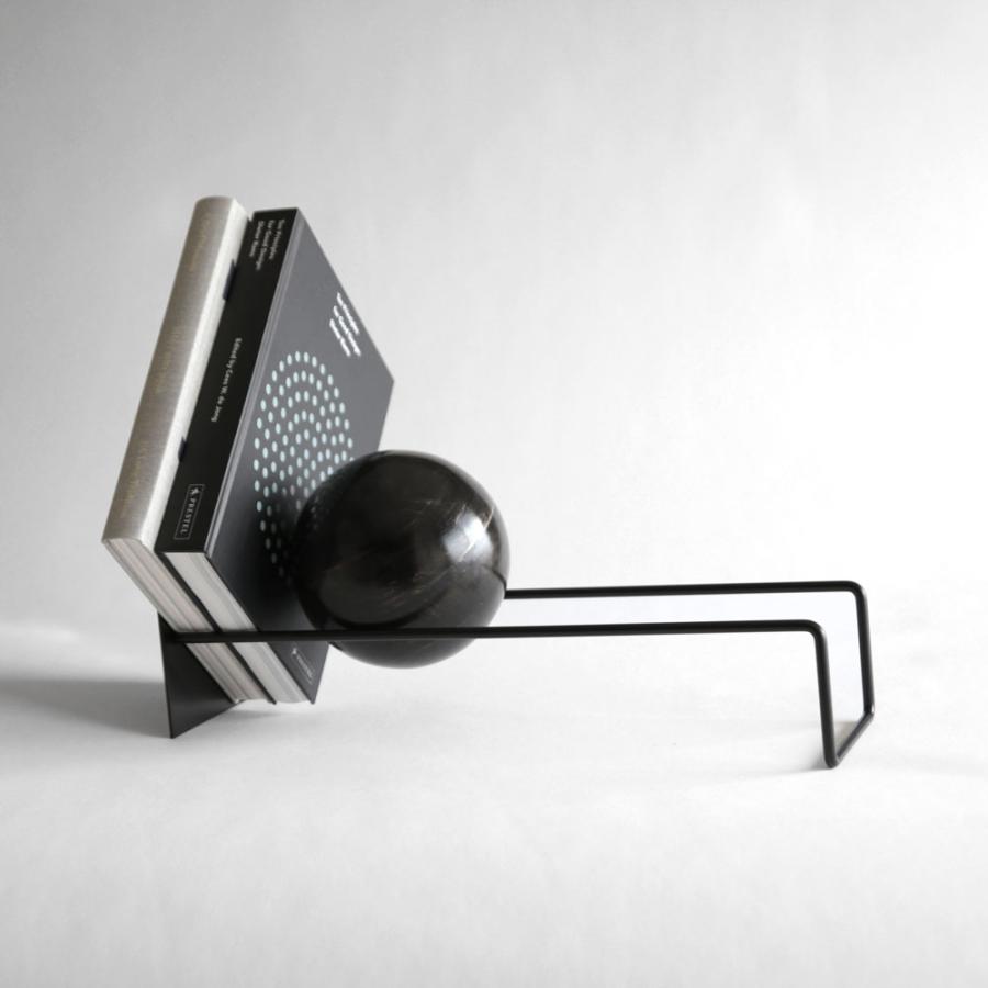 HERE by DETAIL / Slope Bookend (Black)｜ブラック スロープブックエンド ヒアーバイディテール 本棚 インテリア マンゴーウッド インテリア｜119156 |  | 02