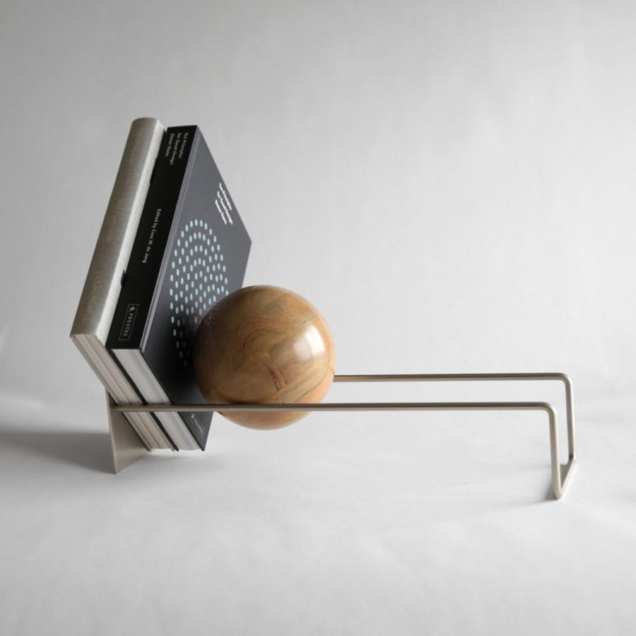 HERE by DETAIL / Slope Bookend (Silver)｜シルバー スロープブックエンド ヒアーバイディテール 本棚 インテリア マンゴーウッド モダン デザイン｜119157 |  | 02