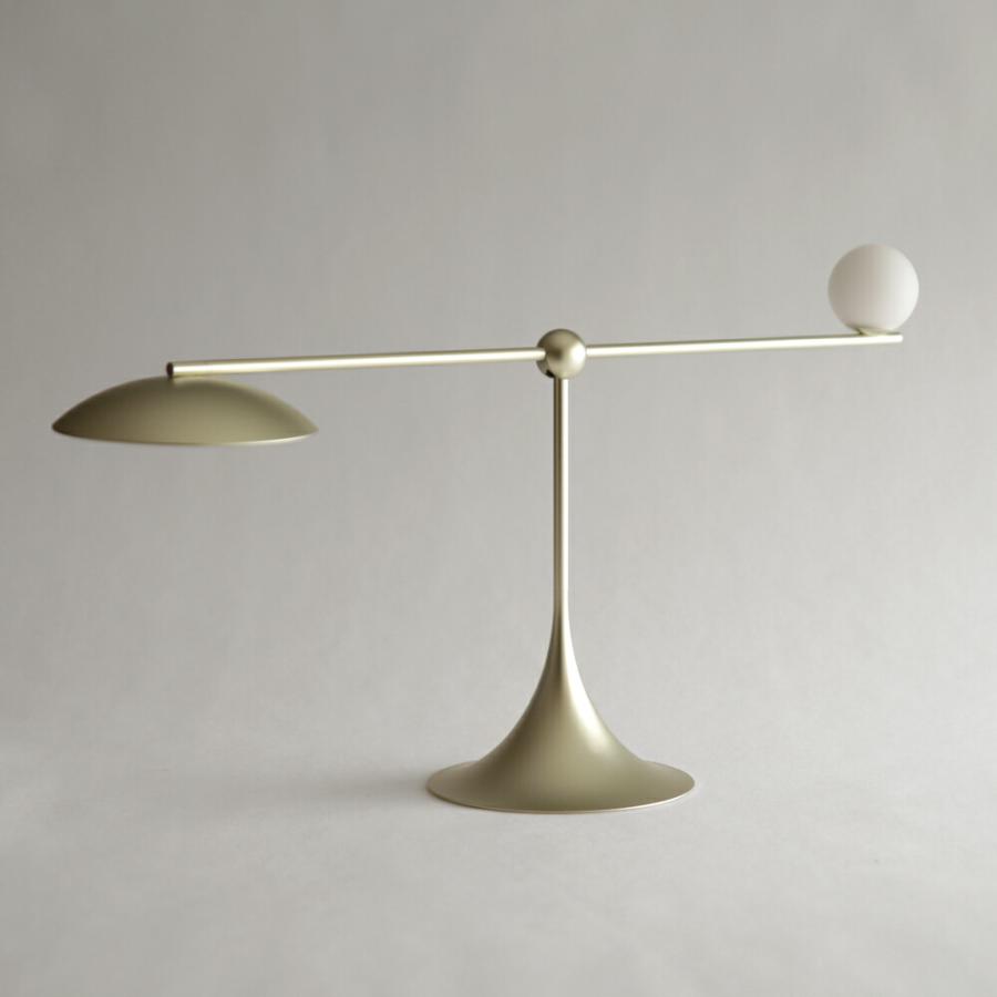 Lumio / OVO (Matte Gold)｜OV-01G ルミオ オーヴォ タスクライト 照明器具 LED ポータブル デスクライト マットゴールド｜118787 |  | 01