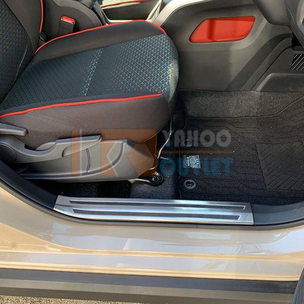 大放出セール トヨタ ライズ RAIZE A200A/210A型 2019年 スカッフプレート サイド ステップガード ステップカバー ガーニッシュ ステンレス製 滑り止め 4P 4698 |  | 01